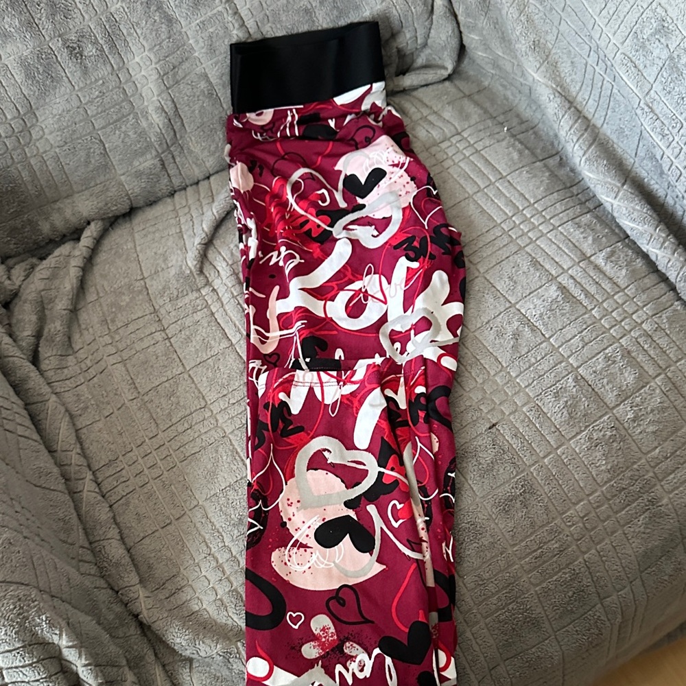 Material Girl Pink and Black Heart Print Leggings, size Small/Medium